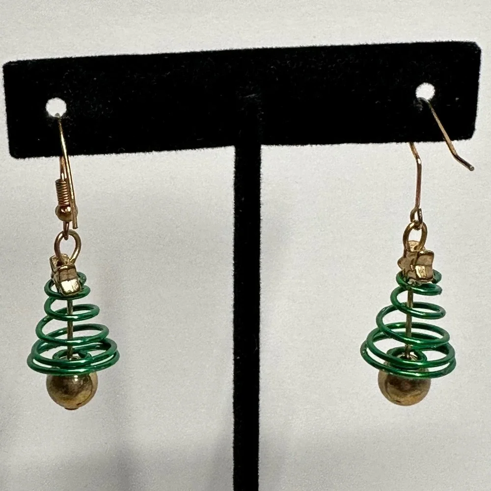 Christmas Tree Dangle Earrings Green Wire Spiral Gold‎ Tone Star Holiday